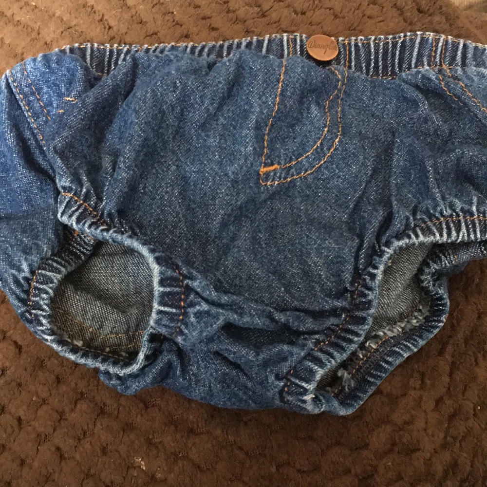FINAL MARKDOWN Wrangler bloomer style shorts 12 months
